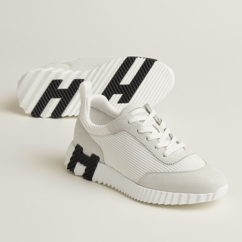 Bouncing Sneaker