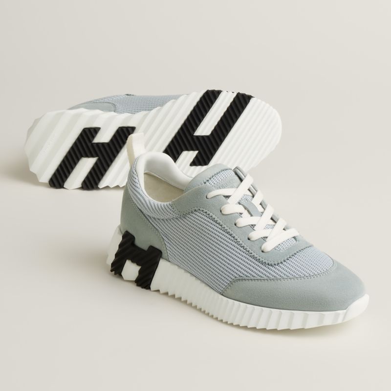 Bouncing Sneaker