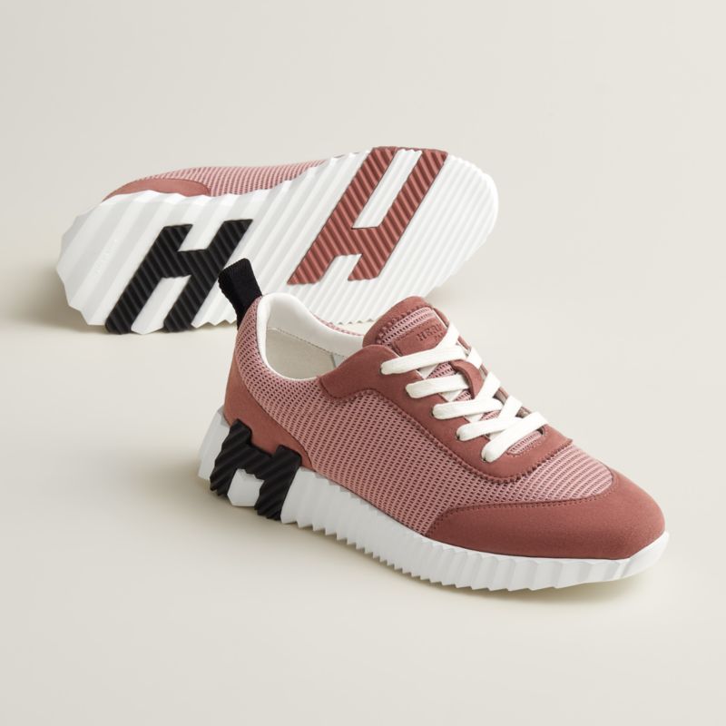 Bouncing Sneaker
