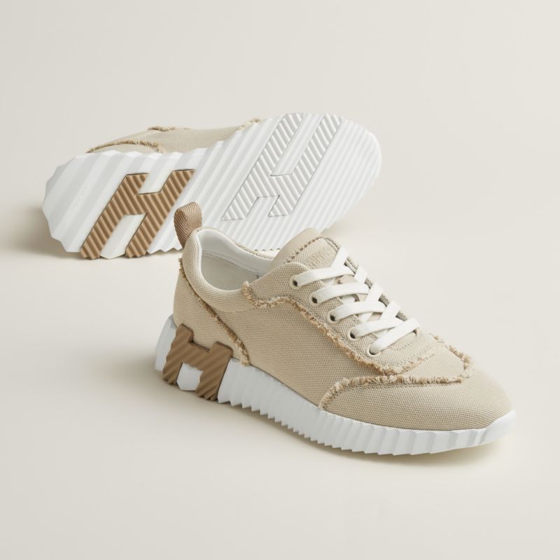 Bouncing Sneaker