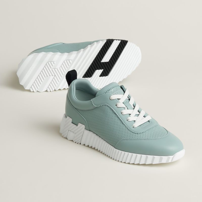 Bouncing Sneaker