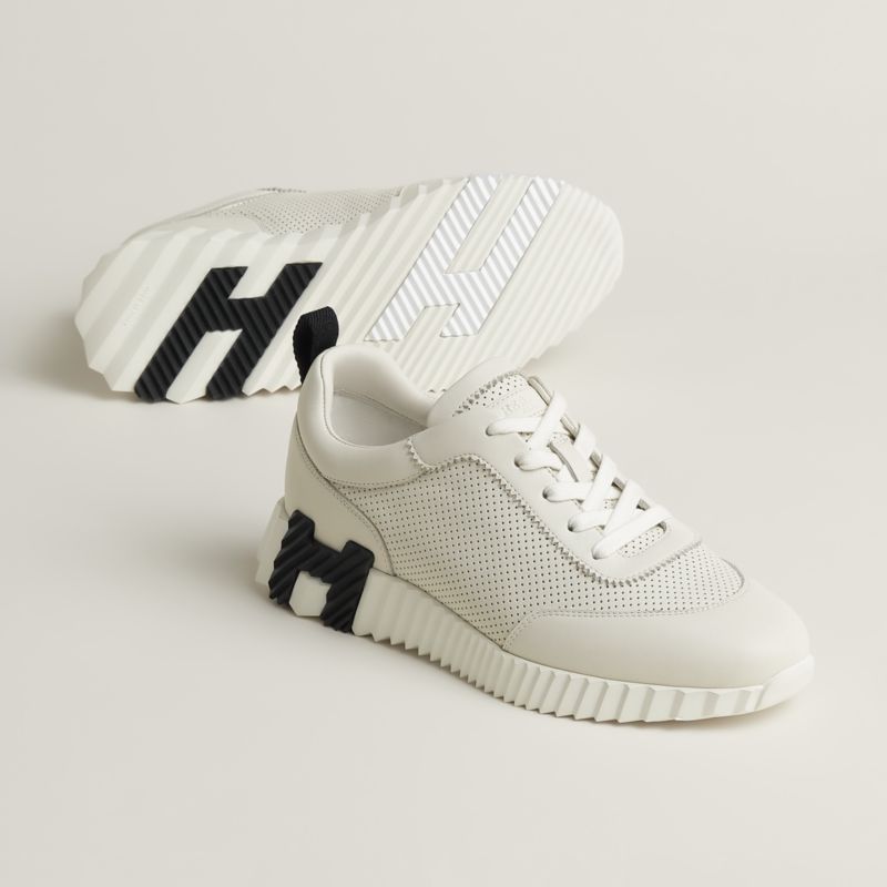 Bouncing Sneaker