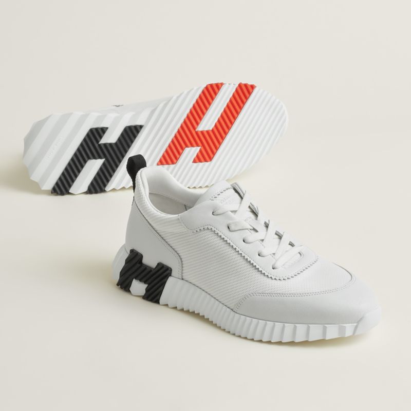 Bouncing Sneaker