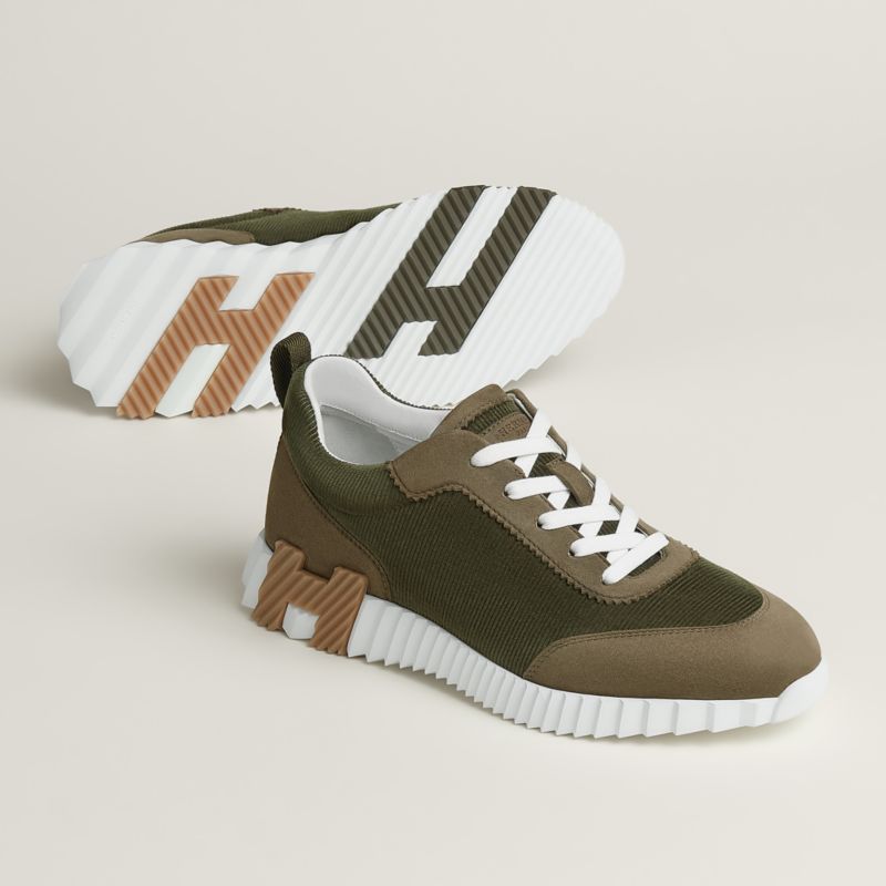 Bouncing Sneaker